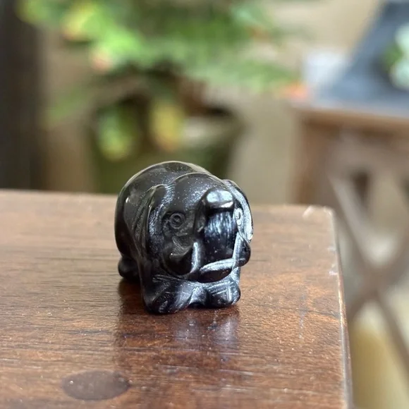 Adorable Obsidian Elephant Carving - Picture 3 of 7